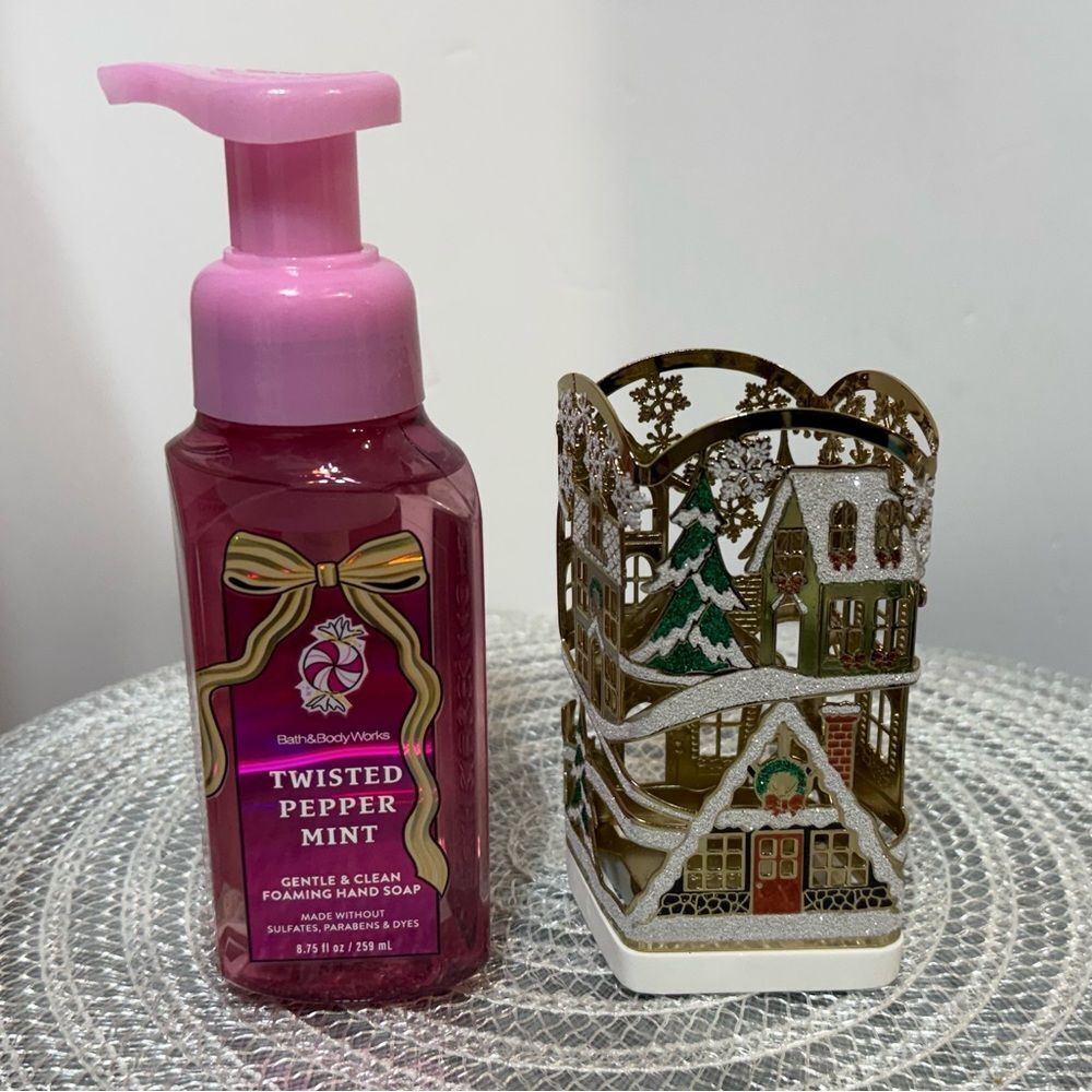 BBW Twisted Peppermint Foaming Hand Soap and Soap Holder Set of 2 NWT